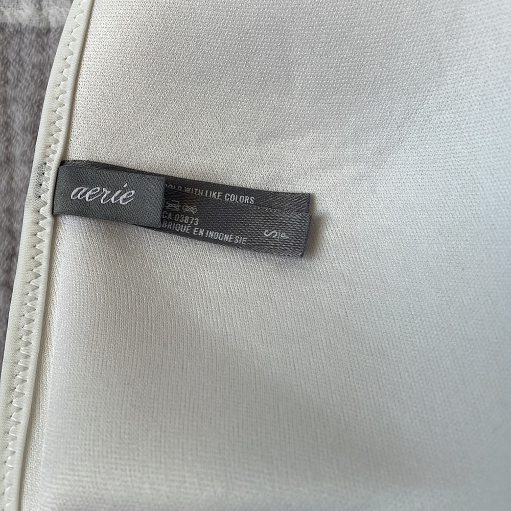 Aerie Bikini Tops in SMALL & an Aerie Bikini Bottom in MEDIUM - Picture 5 of 15